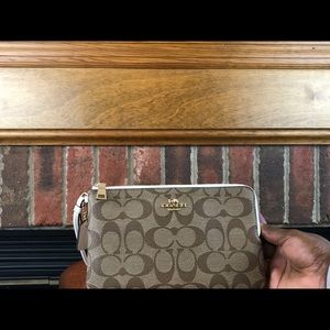 COACH DOUBLE ZIP WALLET SIGNATURE AUTHENTIC